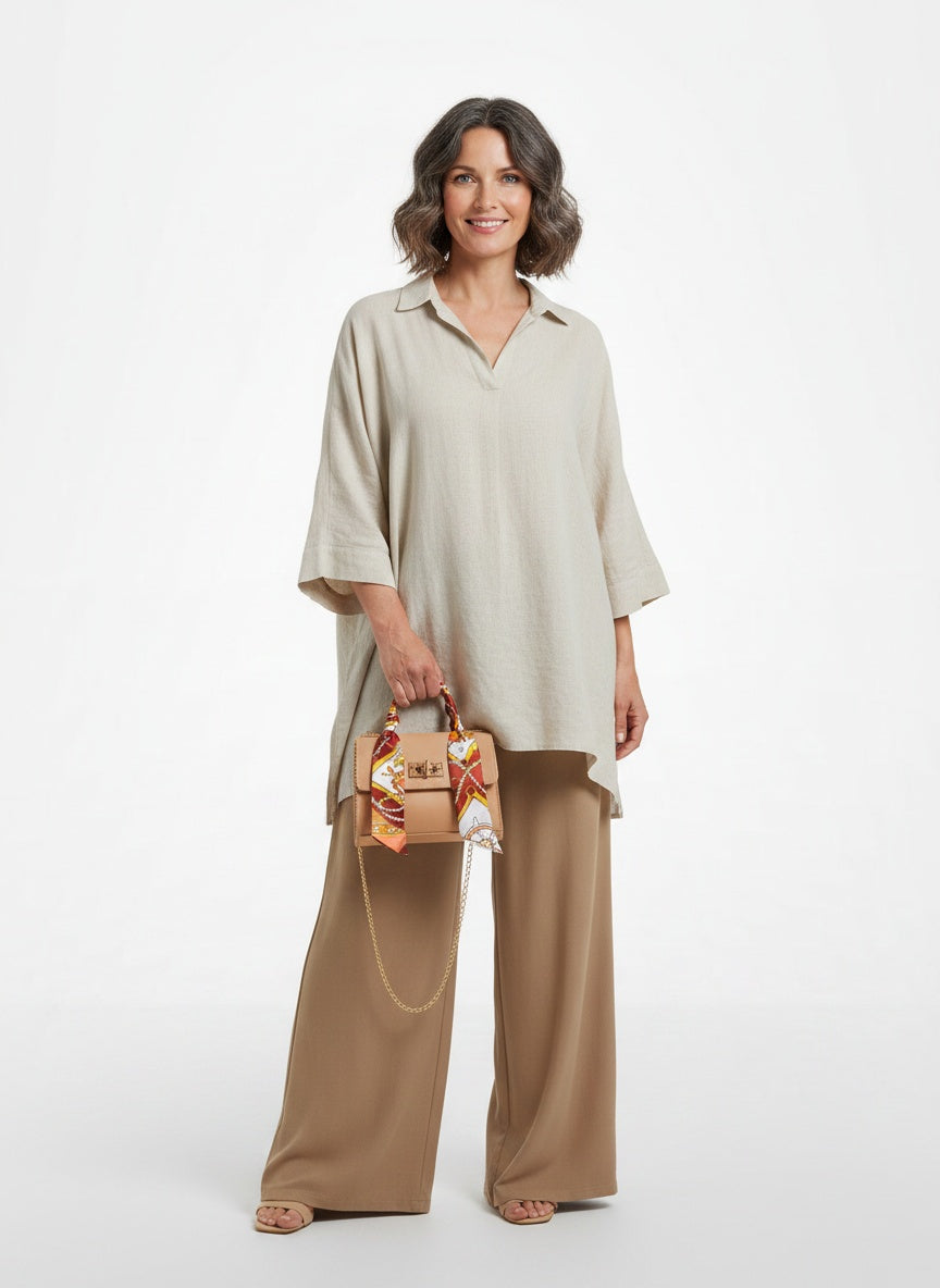 Full body view of the model wearing Sac à main femme