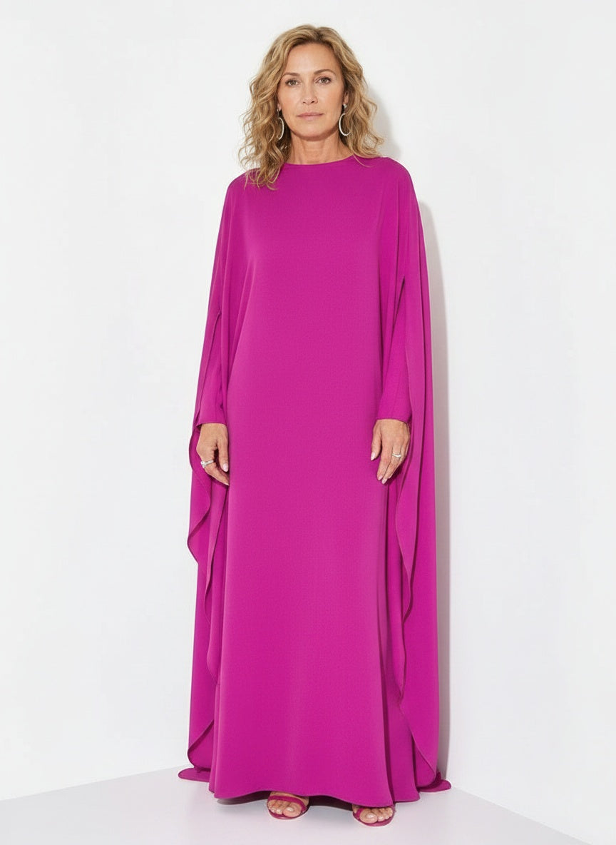 Full body view of the model wearing Robe maxi avec cape femme
