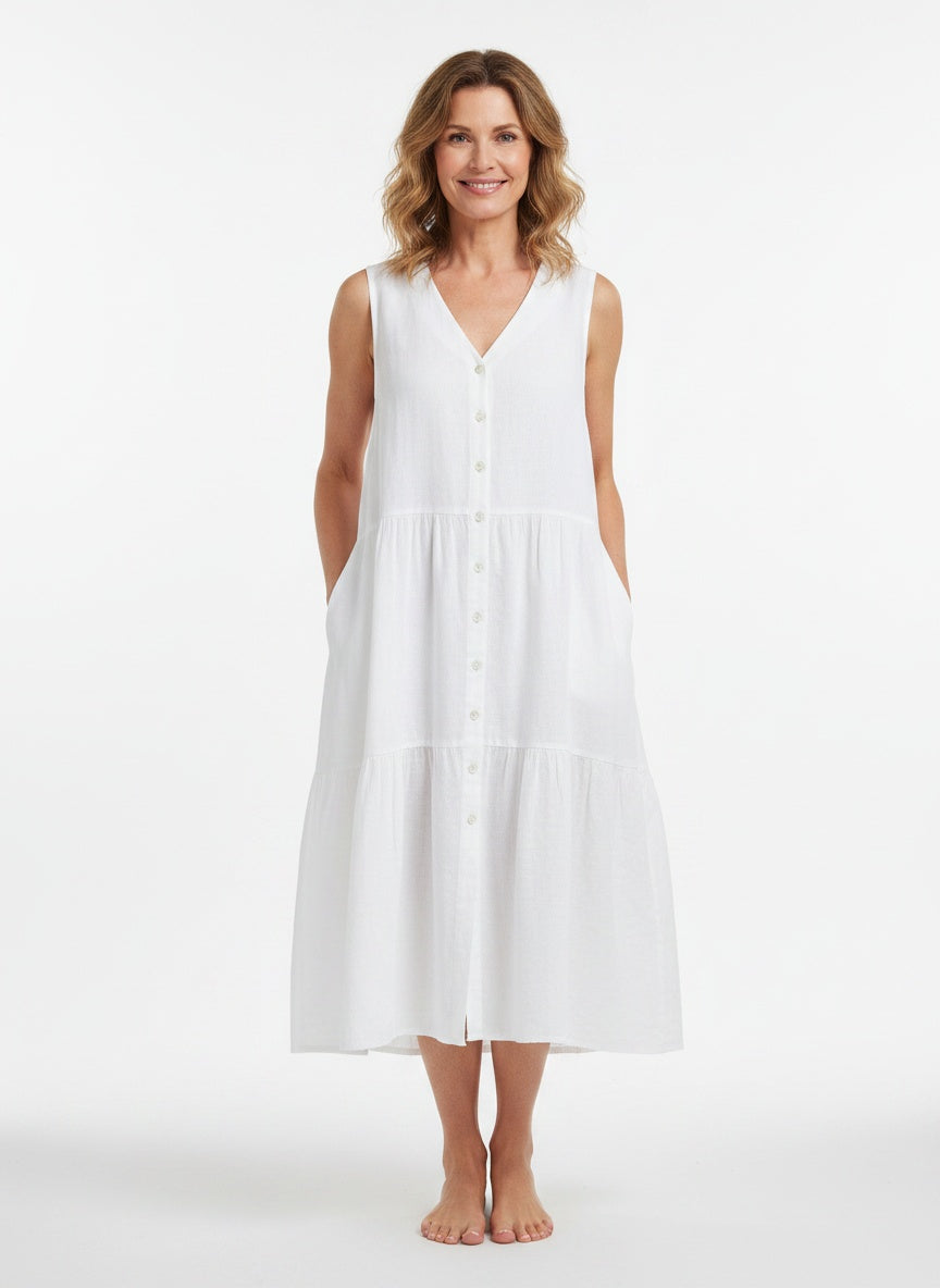 Full body view of the model wearing Robe d'été midi boutonnée femme