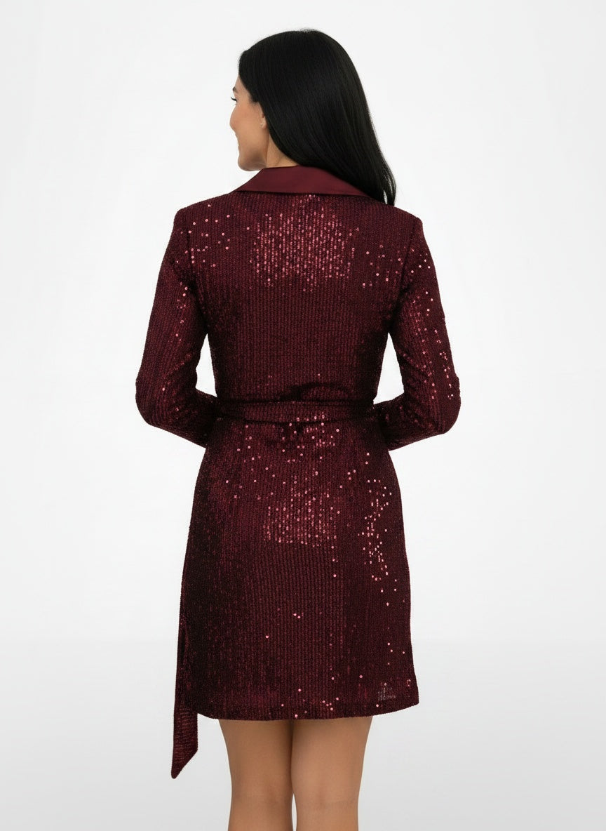 Back pose of the model wearing Robe portefeuille midi à sequins femme